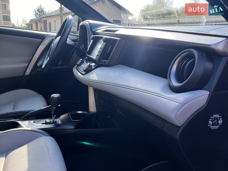 Внедорожник / Кроссовер Toyota RAV4 2018 в Львове