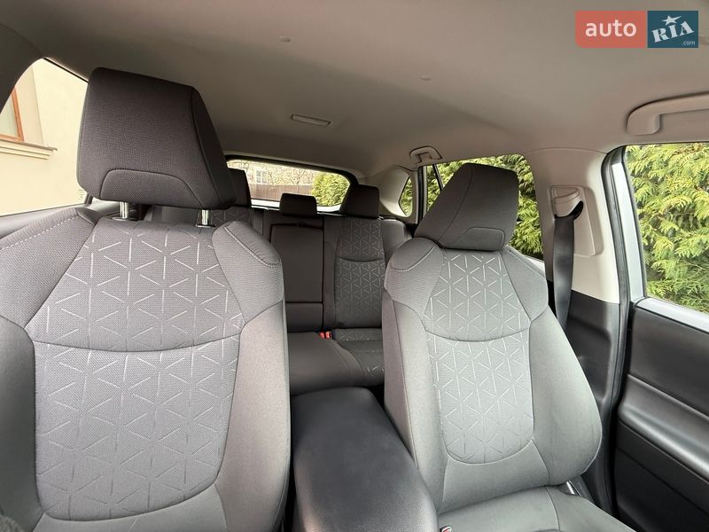 Позашляховик / Кросовер Toyota RAV4 2023 в Львові