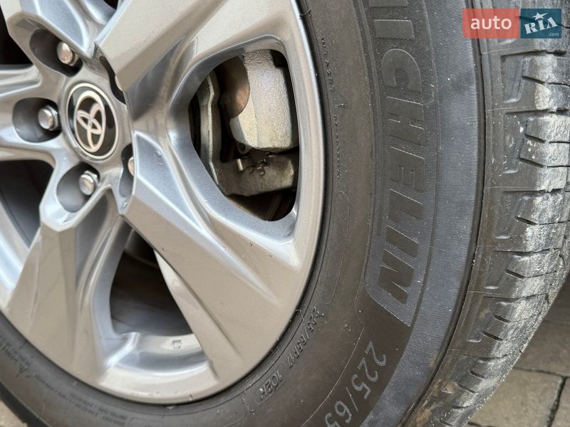 Позашляховик / Кросовер Toyota RAV4 2023 в Львові