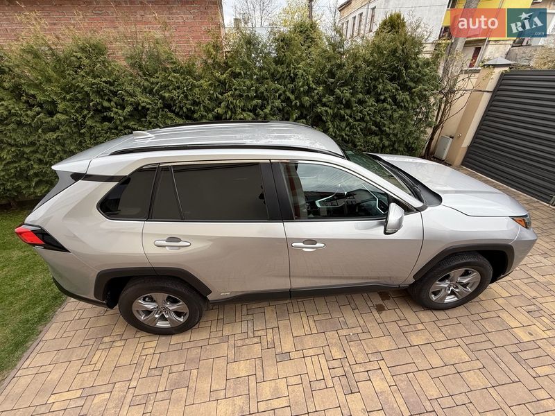 Позашляховик / Кросовер Toyota RAV4 2023 в Львові