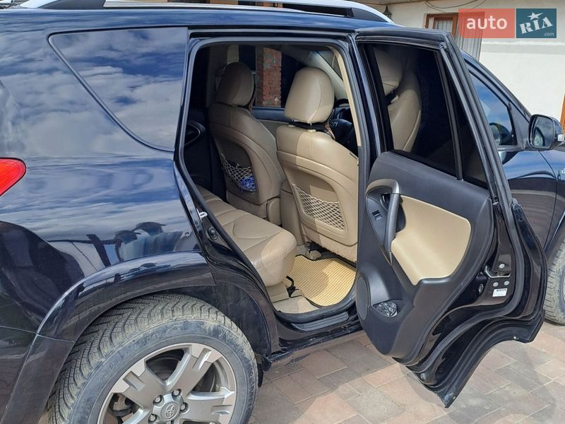 Внедорожник / Кроссовер Toyota RAV4 2010 в Черновцах