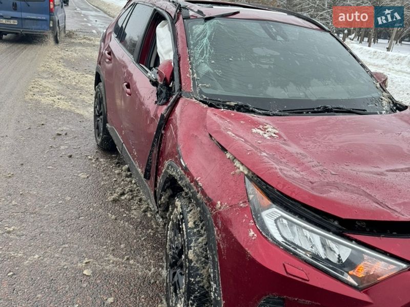 Позашляховик / Кросовер Toyota RAV4 2020 в Львові