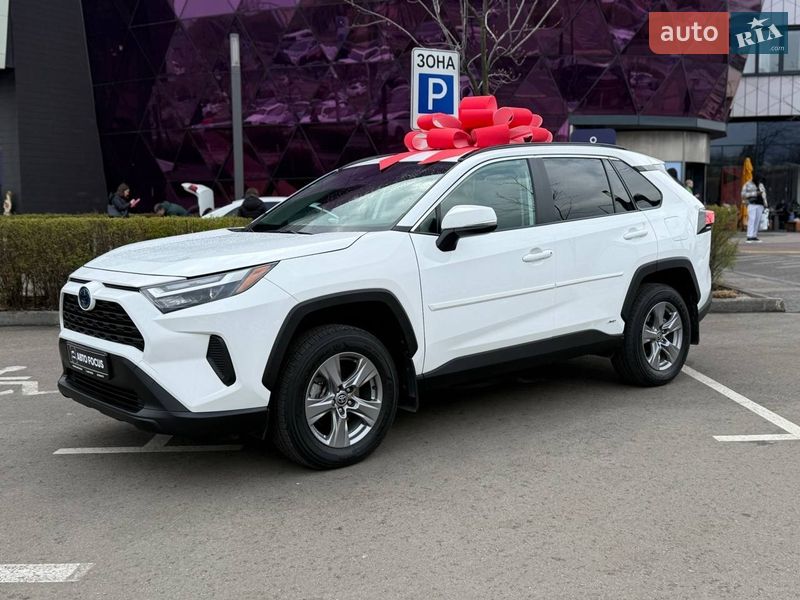 Внедорожник / Кроссовер Toyota RAV4 2024 в Киеве