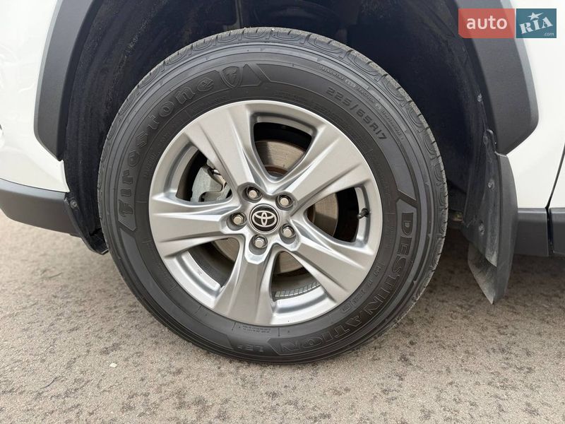 Внедорожник / Кроссовер Toyota RAV4 2024 в Киеве