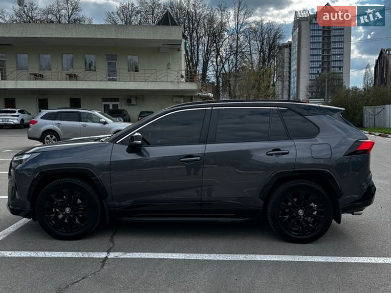 Внедорожник / Кроссовер Toyota RAV4 2023 в Харькове