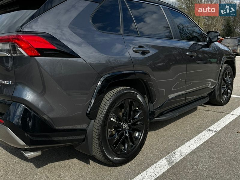 Внедорожник / Кроссовер Toyota RAV4 2023 в Харькове