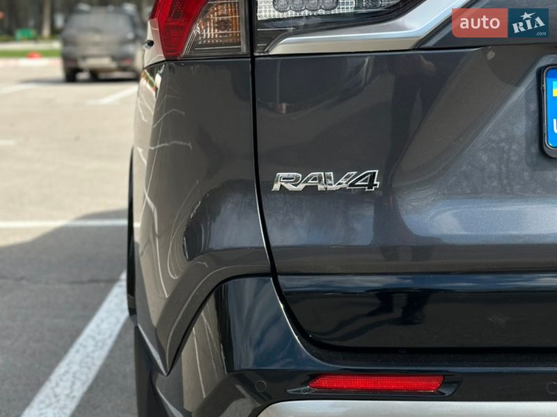 Внедорожник / Кроссовер Toyota RAV4 2023 в Харькове