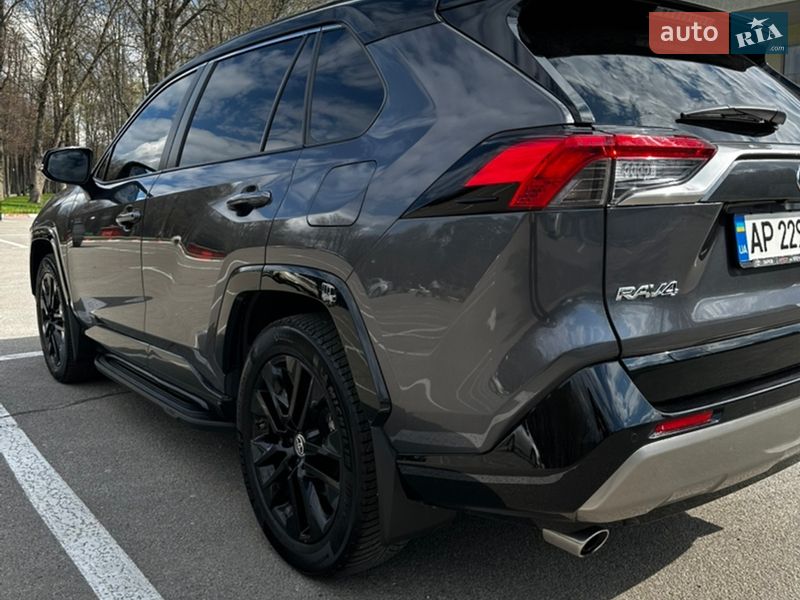 Внедорожник / Кроссовер Toyota RAV4 2023 в Харькове