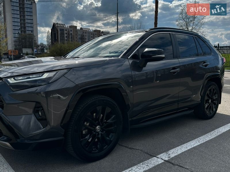 Внедорожник / Кроссовер Toyota RAV4 2023 в Харькове
