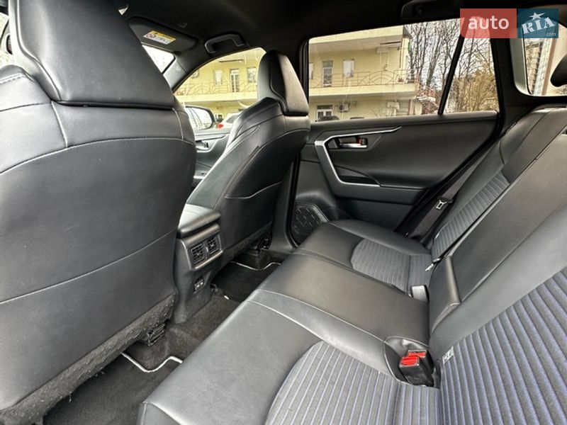 Внедорожник / Кроссовер Toyota RAV4 2023 в Харькове