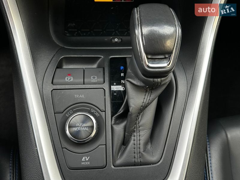 Внедорожник / Кроссовер Toyota RAV4 2023 в Харькове