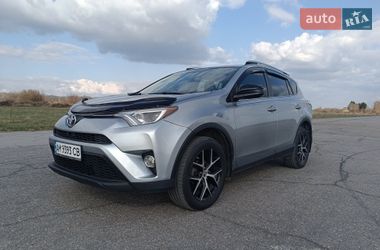 Позашляховик / Кросовер Toyota RAV4 2016 в Малині