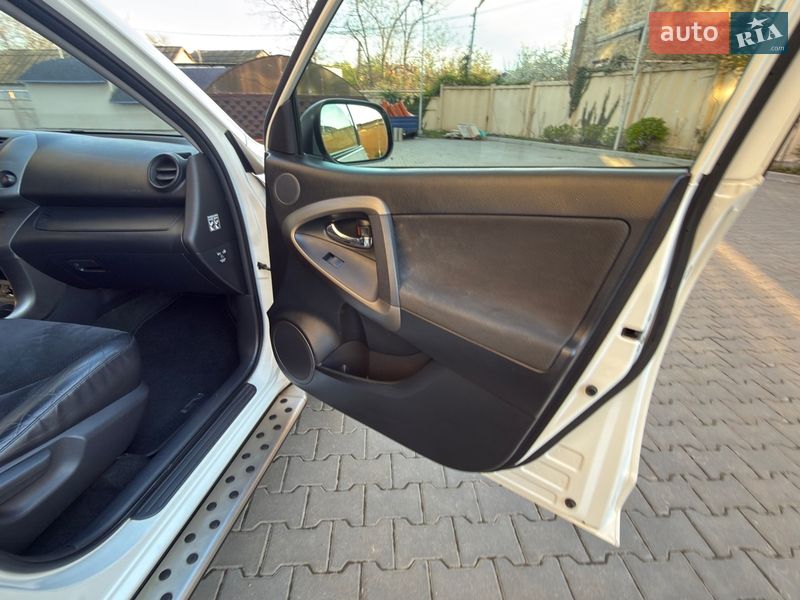 Позашляховик / Кросовер Toyota RAV4 2011 в Одесі