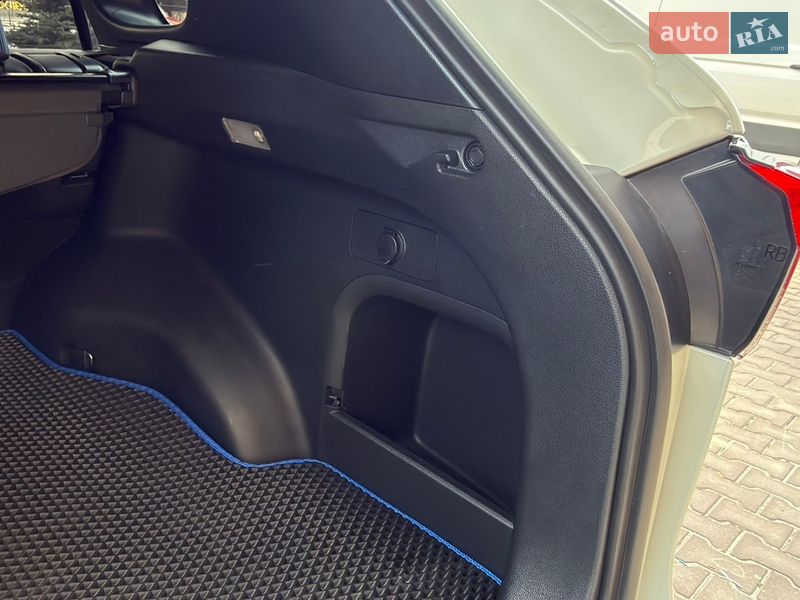 Внедорожник / Кроссовер Toyota RAV4 2020 в Киеве фото 60 Внедорожник / Кроссовер Toyota RAV4 2020 в Киеве