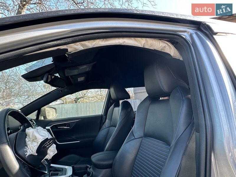 Внедорожник / Кроссовер Toyota RAV4 2019 в Киеве