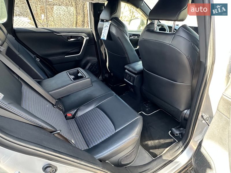 Внедорожник / Кроссовер Toyota RAV4 2019 в Киеве