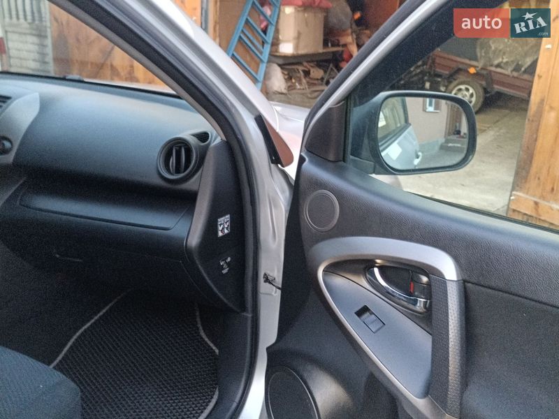 Внедорожник / Кроссовер Toyota RAV4 2009 в Ровно фото 10 Внедорожник / Кроссовер Toyota RAV4 2009 в Ровно