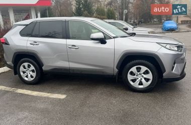 Позашляховик / Кросовер Toyota RAV4 2020 в Харкові