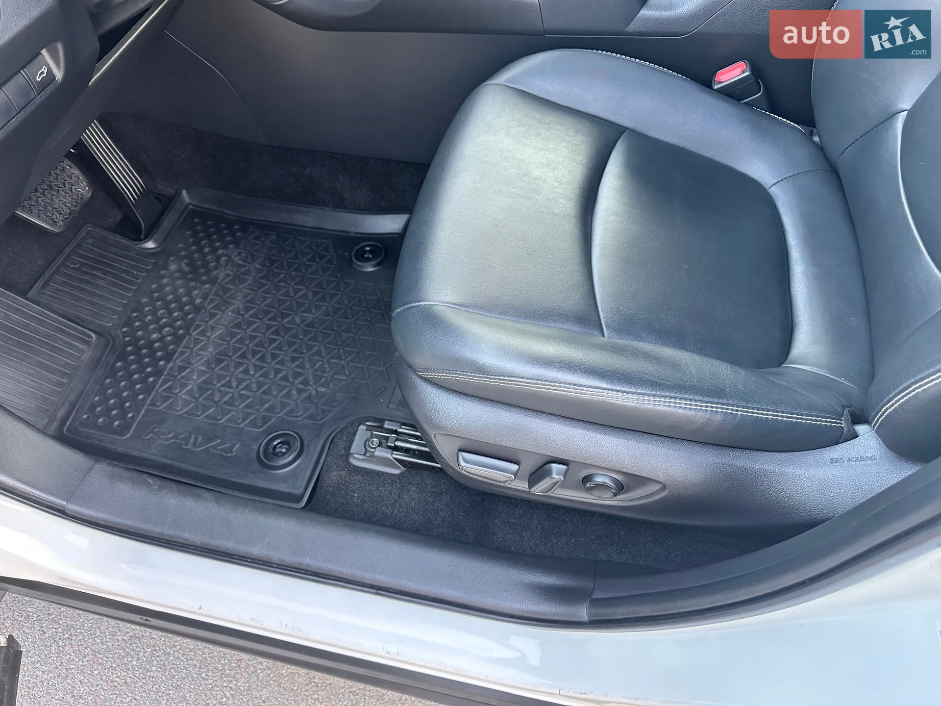 2020 Toyota RAV 4 - мініатюра 16