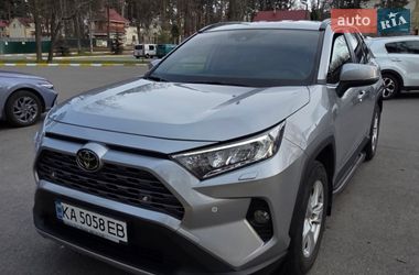 Позашляховик / Кросовер Toyota RAV4 2018 в Бучі