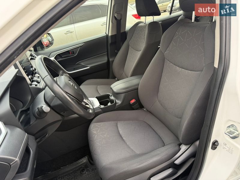 Позашляховик / Кросовер Toyota RAV4 2021 в Києві