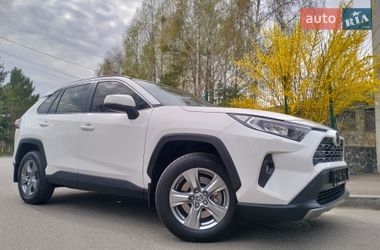 Позашляховик / Кросовер Toyota RAV4 2023 в Рівному