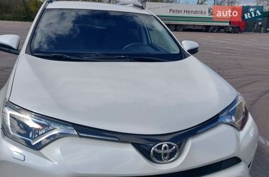 Позашляховик / Кросовер Toyota RAV4 2016 в Києві