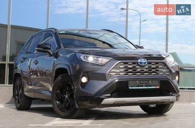 Позашляховик / Кросовер Toyota RAV4 2021 в Рівному