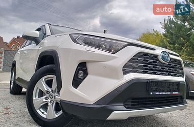 Позашляховик / Кросовер Toyota RAV4 2022 в Рівному