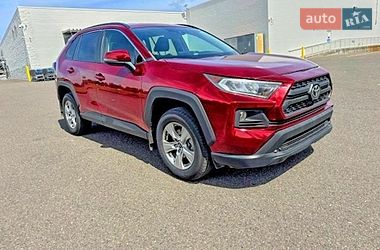 Внедорожник / Кроссовер Toyota RAV4 2020 в Киеве