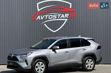 Позашляховик / Кросовер Toyota RAV4 2019 в Мукачевому