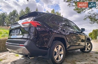 Позашляховик / Кросовер Toyota RAV4 2021 в Дубні