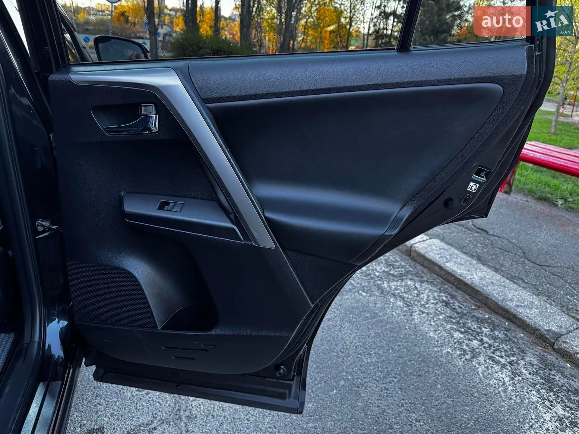 2017 Toyota RAV 4 - мініатюра 28