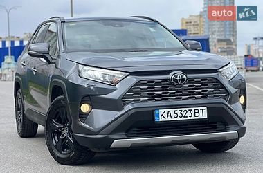 Внедорожник / Кроссовер Toyota RAV4 2020 в Киеве