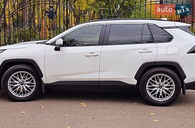 Позашляховик / Кросовер Toyota RAV4 2020 в Кривому Розі