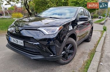 Позашляховик / Кросовер Toyota RAV4 2017 в Києві