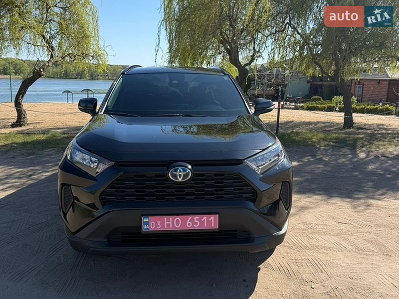 Внедорожник / Кроссовер Toyota RAV4 2022 в Гайвороне