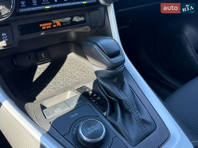 Внедорожник / Кроссовер Toyota RAV4 2022 в Гайвороне