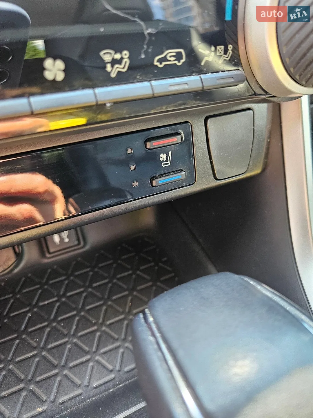 2019 Toyota RAV 4 - мініатюра 14