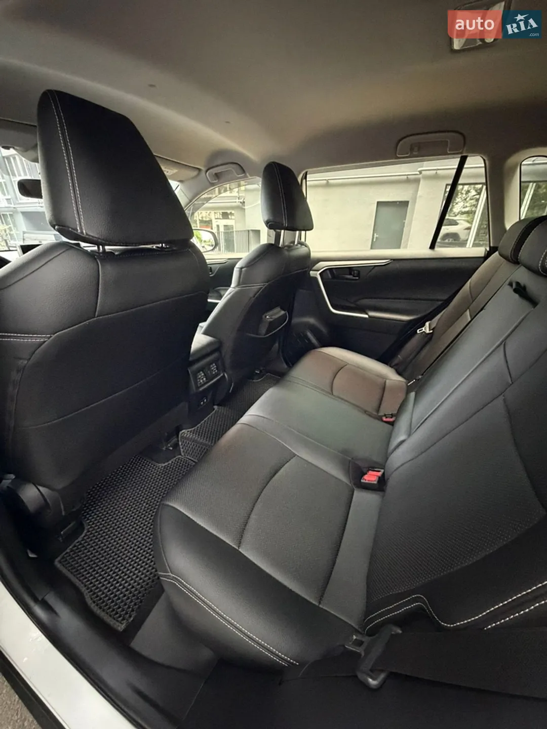 2019 Toyota RAV 4 - мініатюра 18