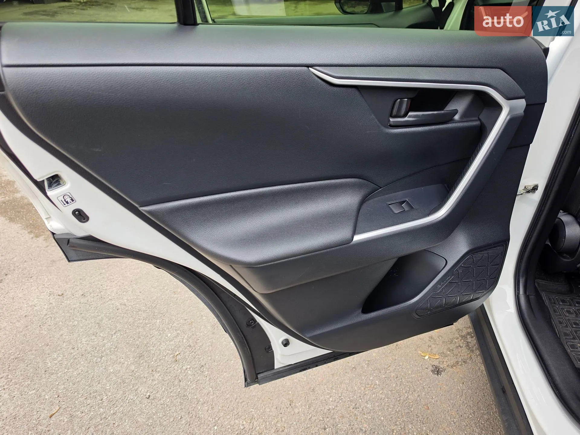 2019 Toyota RAV 4 - мініатюра 12