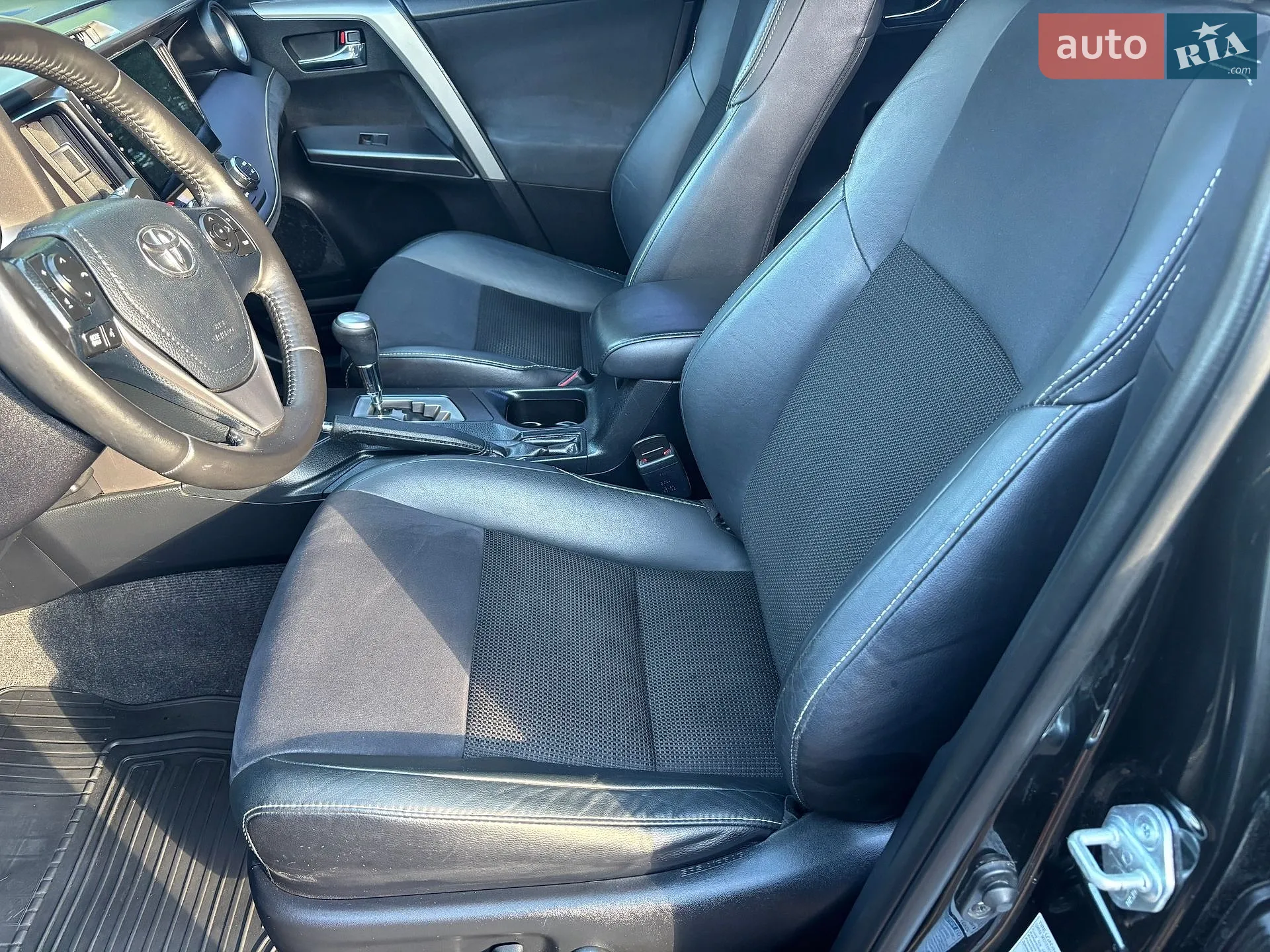 2016 Toyota RAV 4 - мініатюра 9