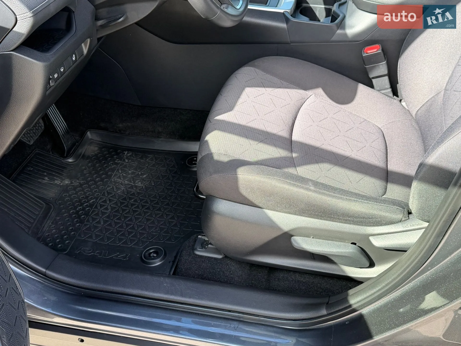 2021 Toyota RAV 4 - мініатюра 11