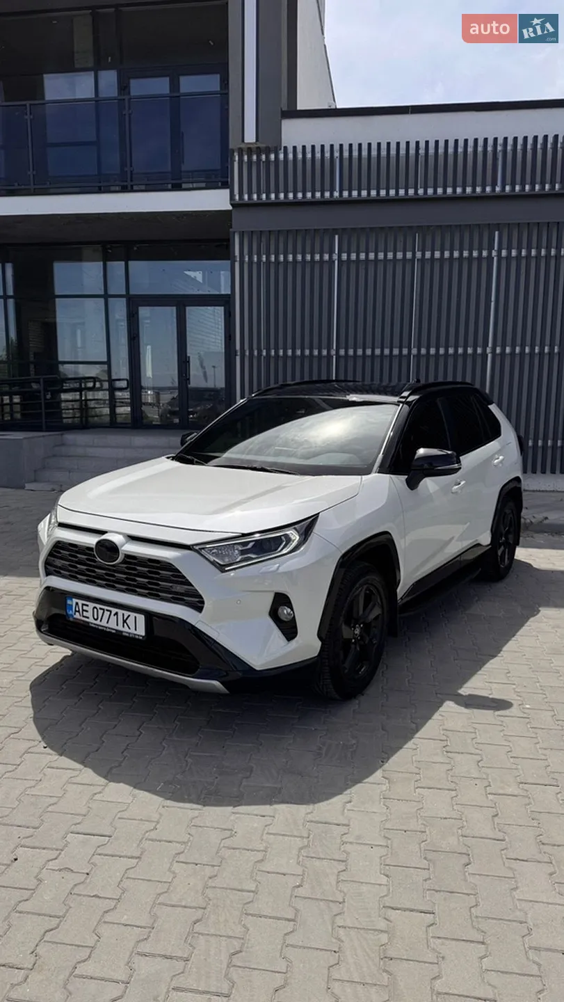 2018 Toyota RAV 4 - фото 1