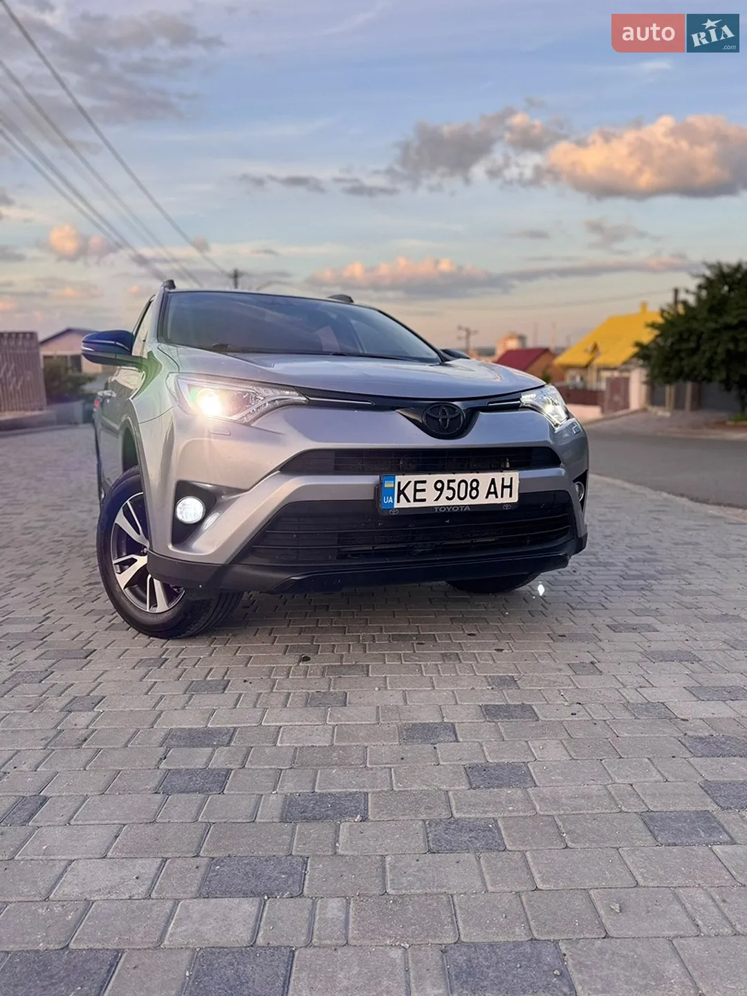 2017 Toyota RAV 4 - мініатюра 2