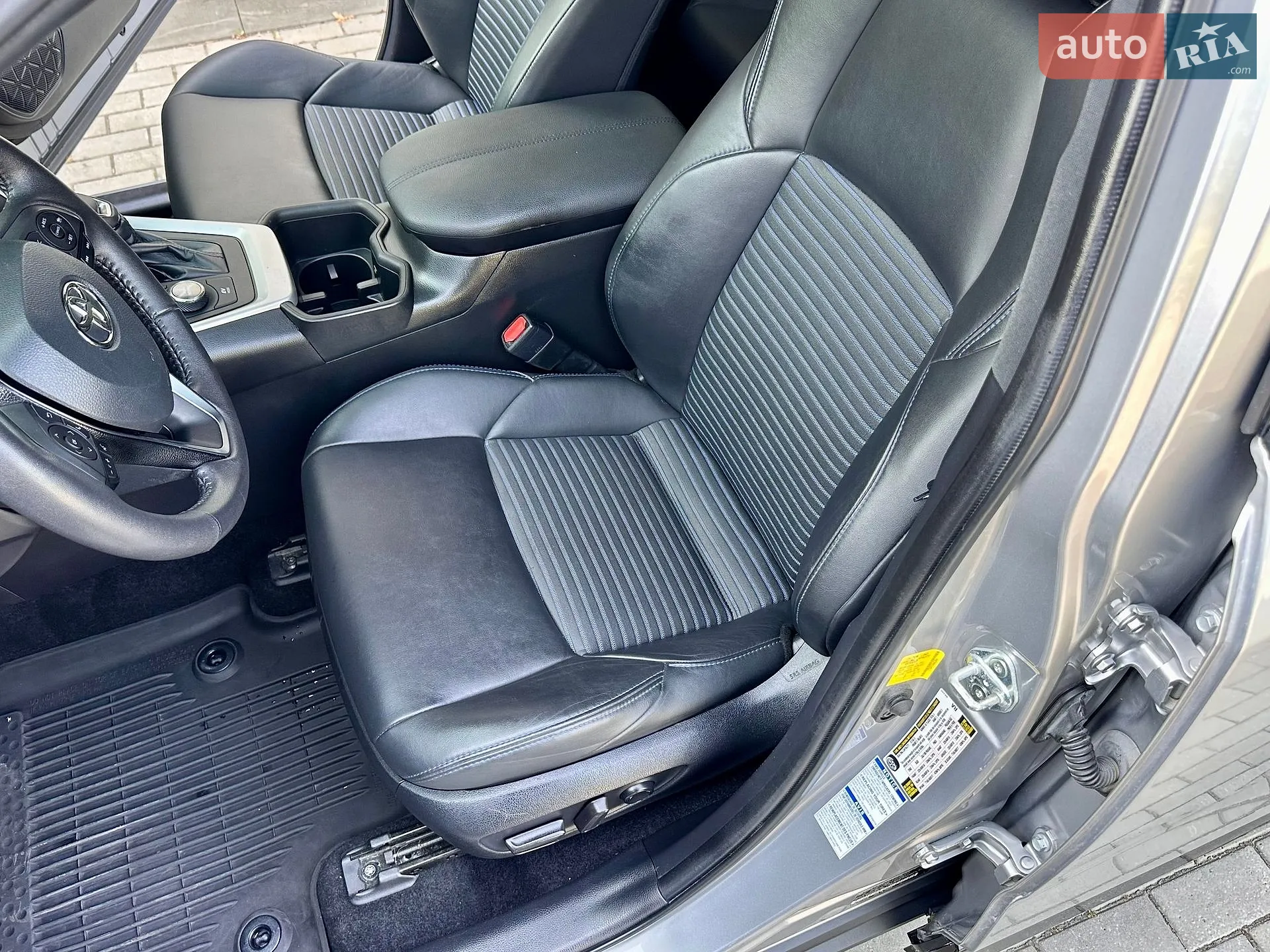 2021 Toyota RAV 4 - мініатюра 31