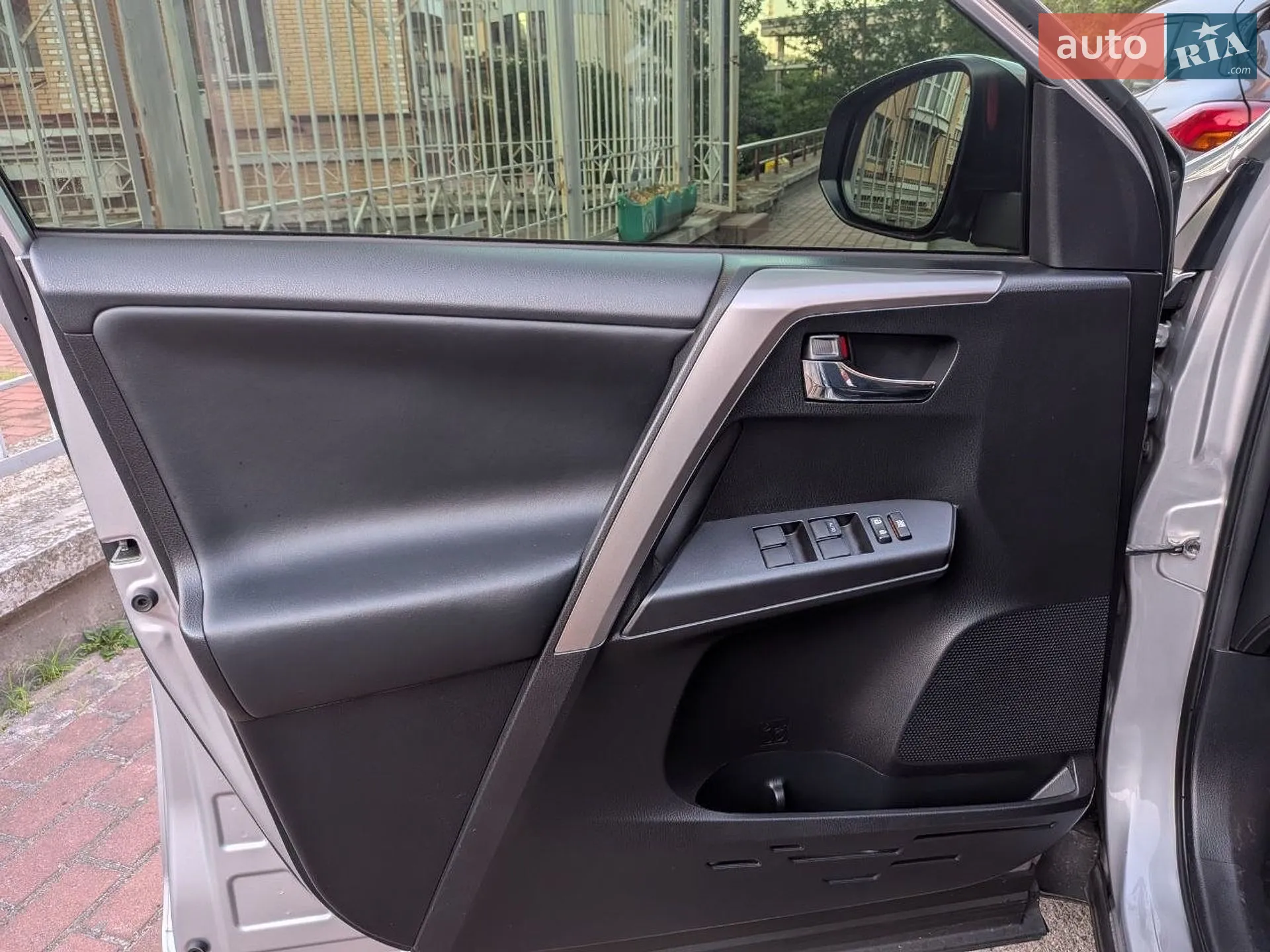 2017 Toyota RAV 4 - мініатюра 11