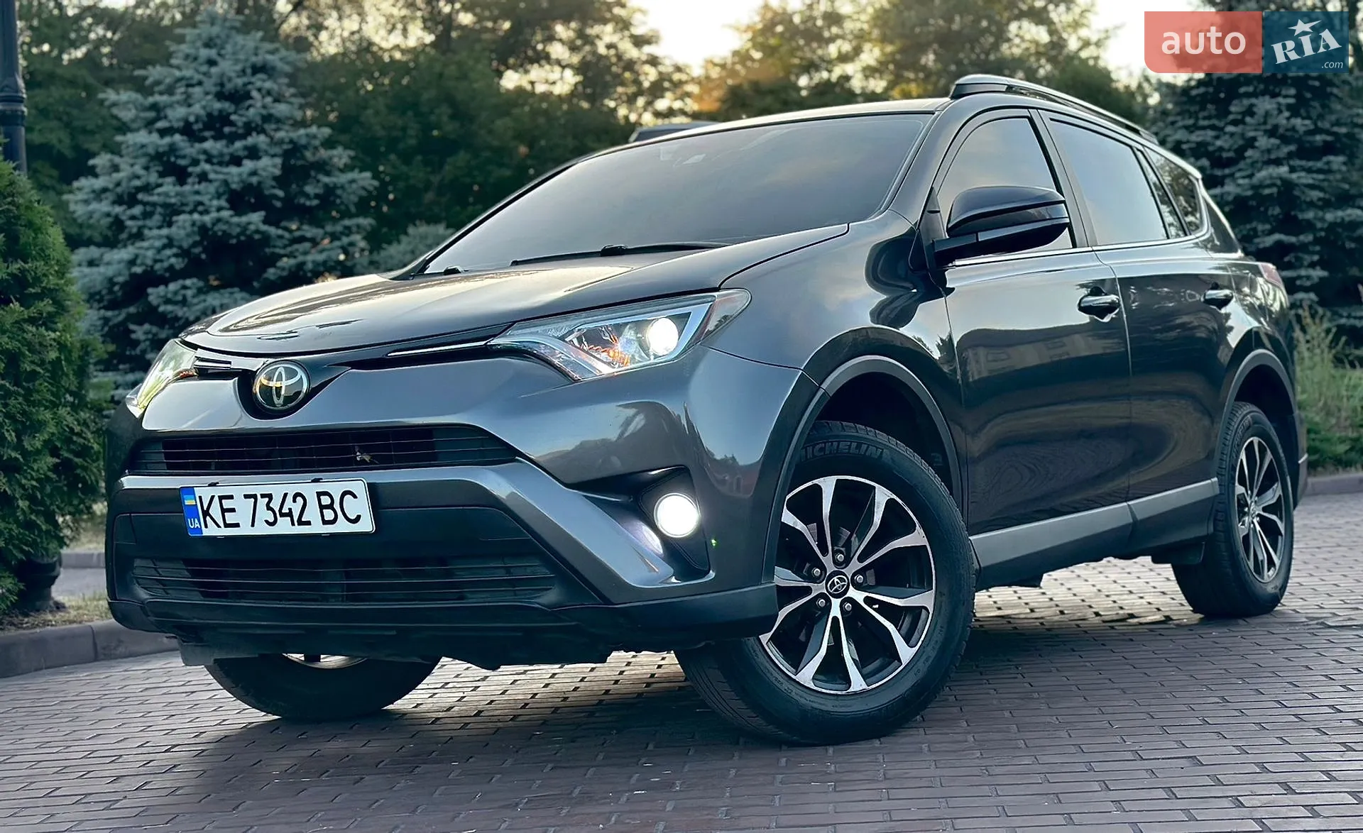 2017 Toyota RAV 4 - фото 1