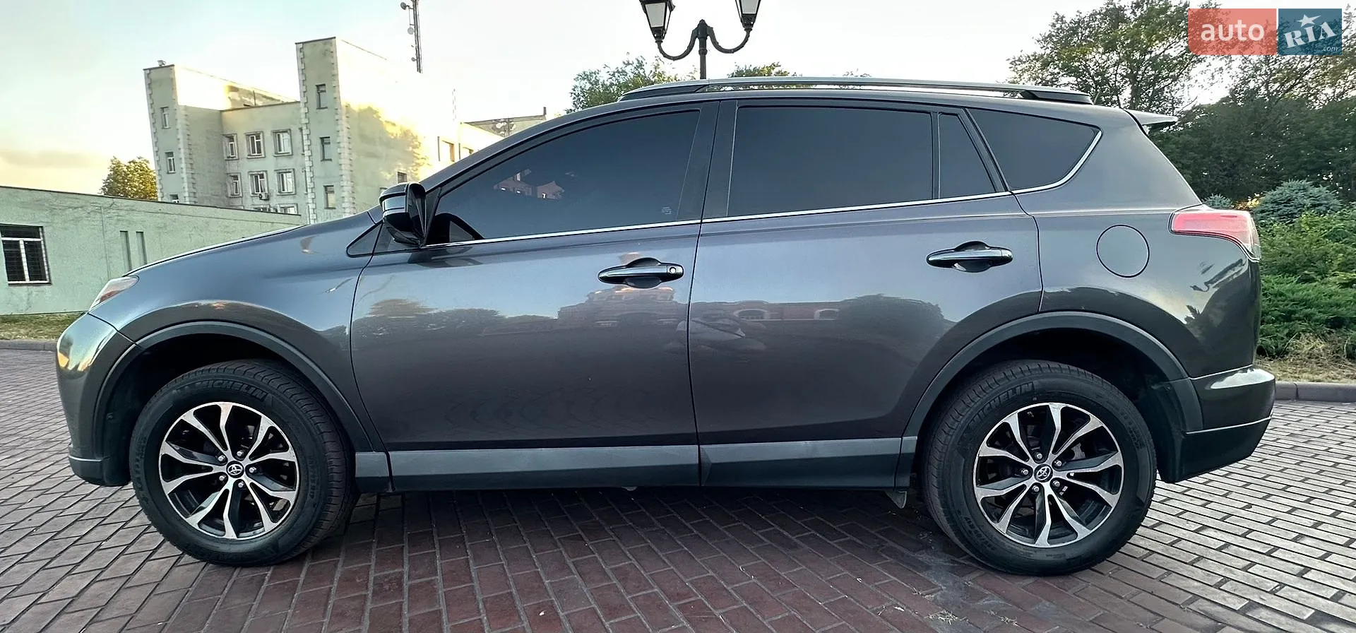 2017 Toyota RAV 4 - мініатюра 15