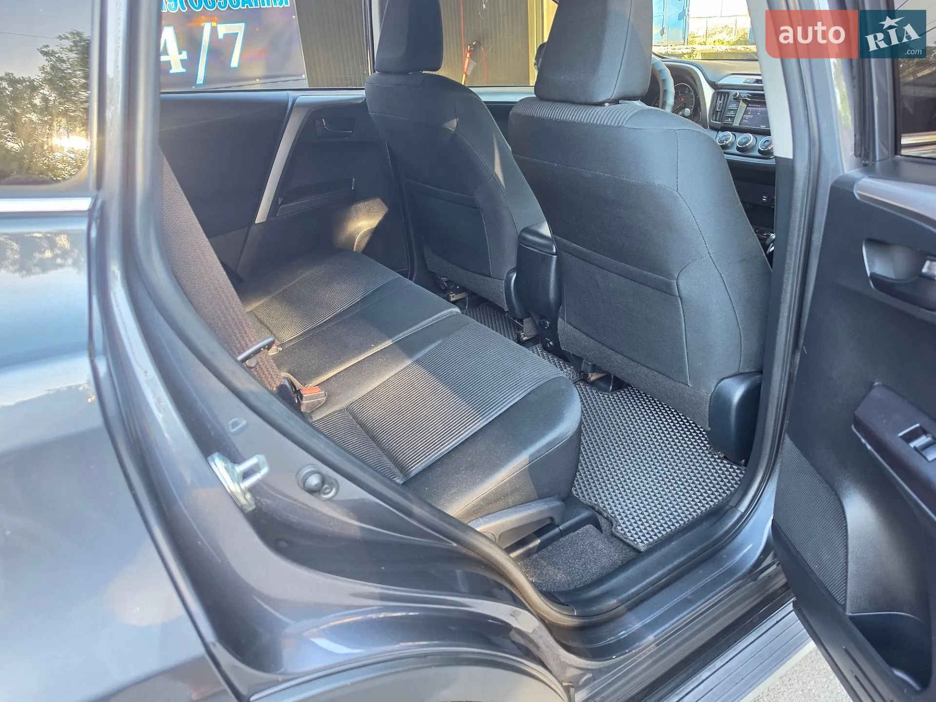 2016 Toyota RAV 4 - мініатюра 7